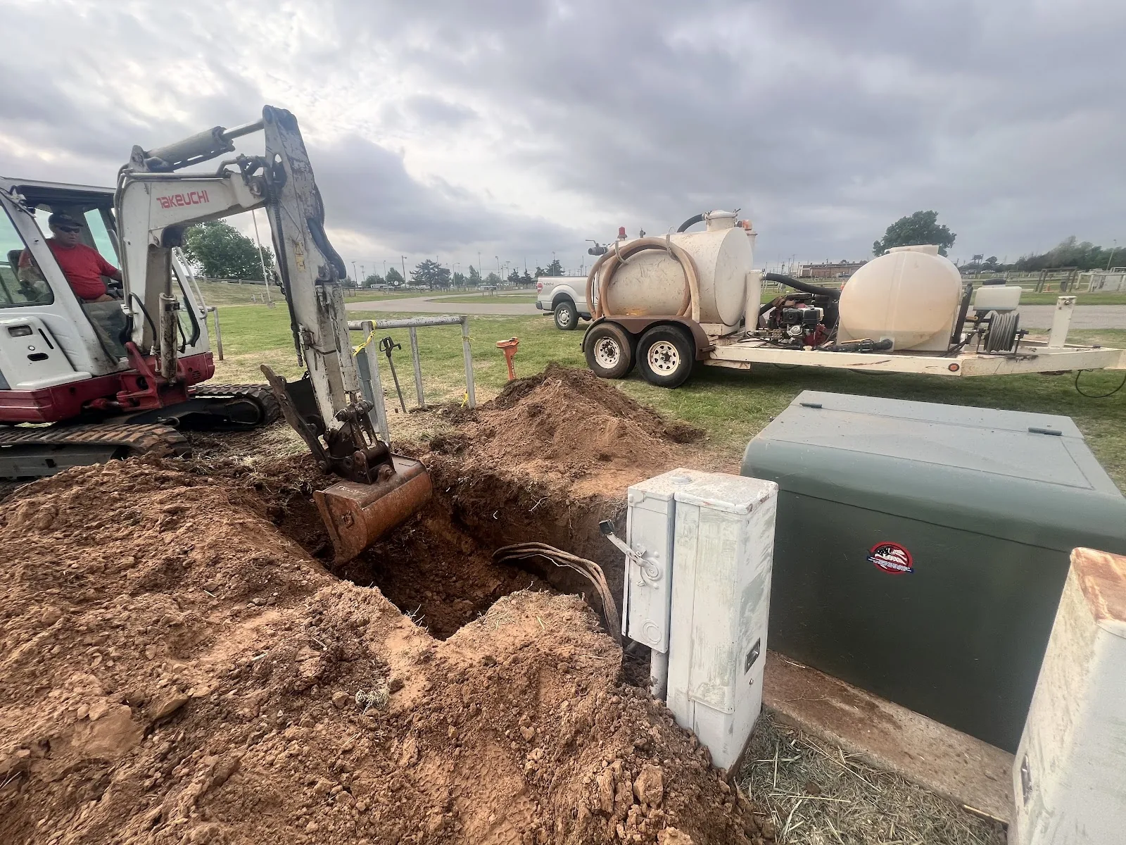 HDPE Pipe Reel Trailer Dallas Texas HDD Contractors Texas HDD Contractors directional boring rig and equipment trailer staged at a Texas HDD job site