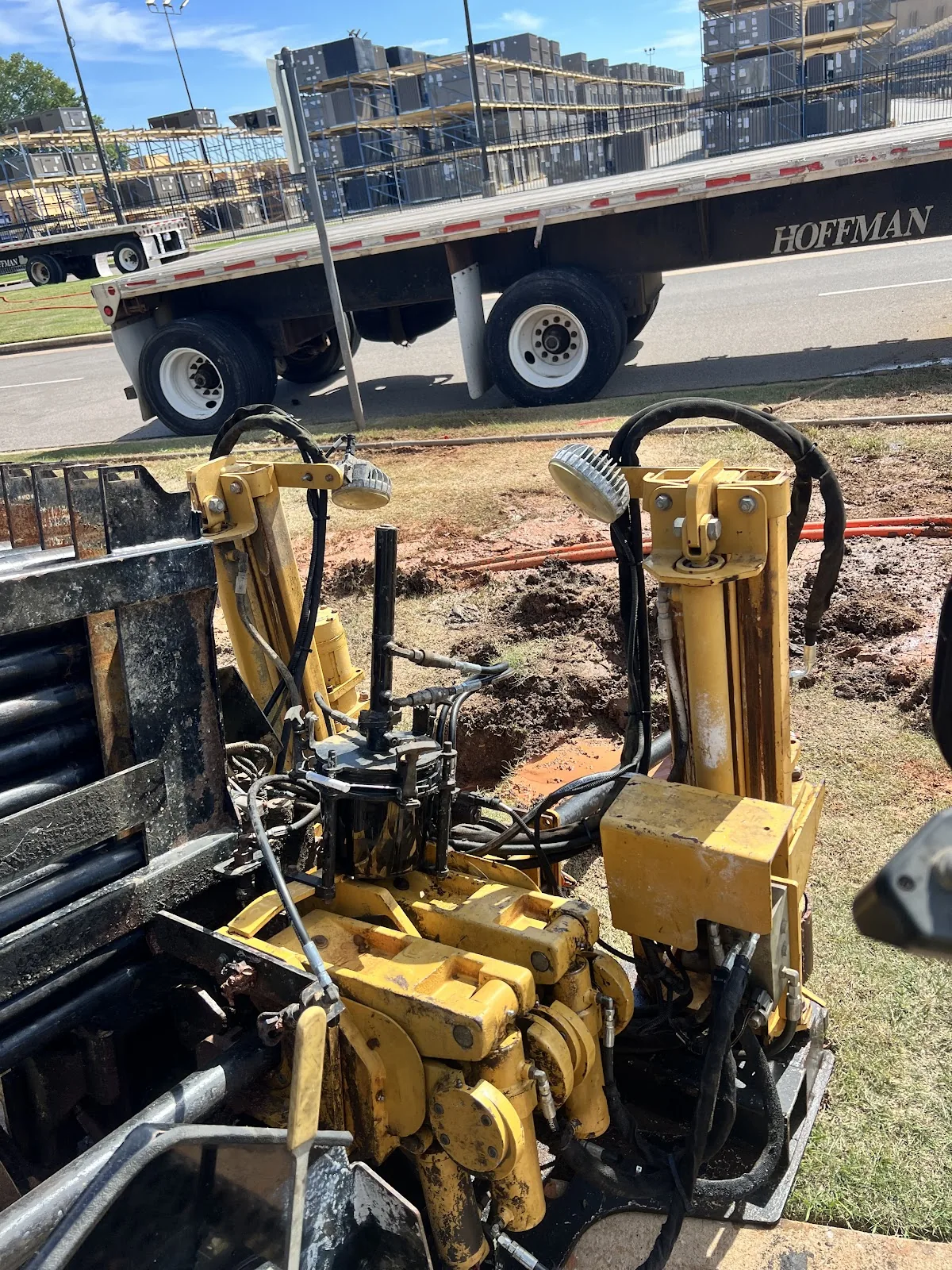 Ditch Witch JT922 HDD rig and vacuum excavation truck on a Dallas utility bore