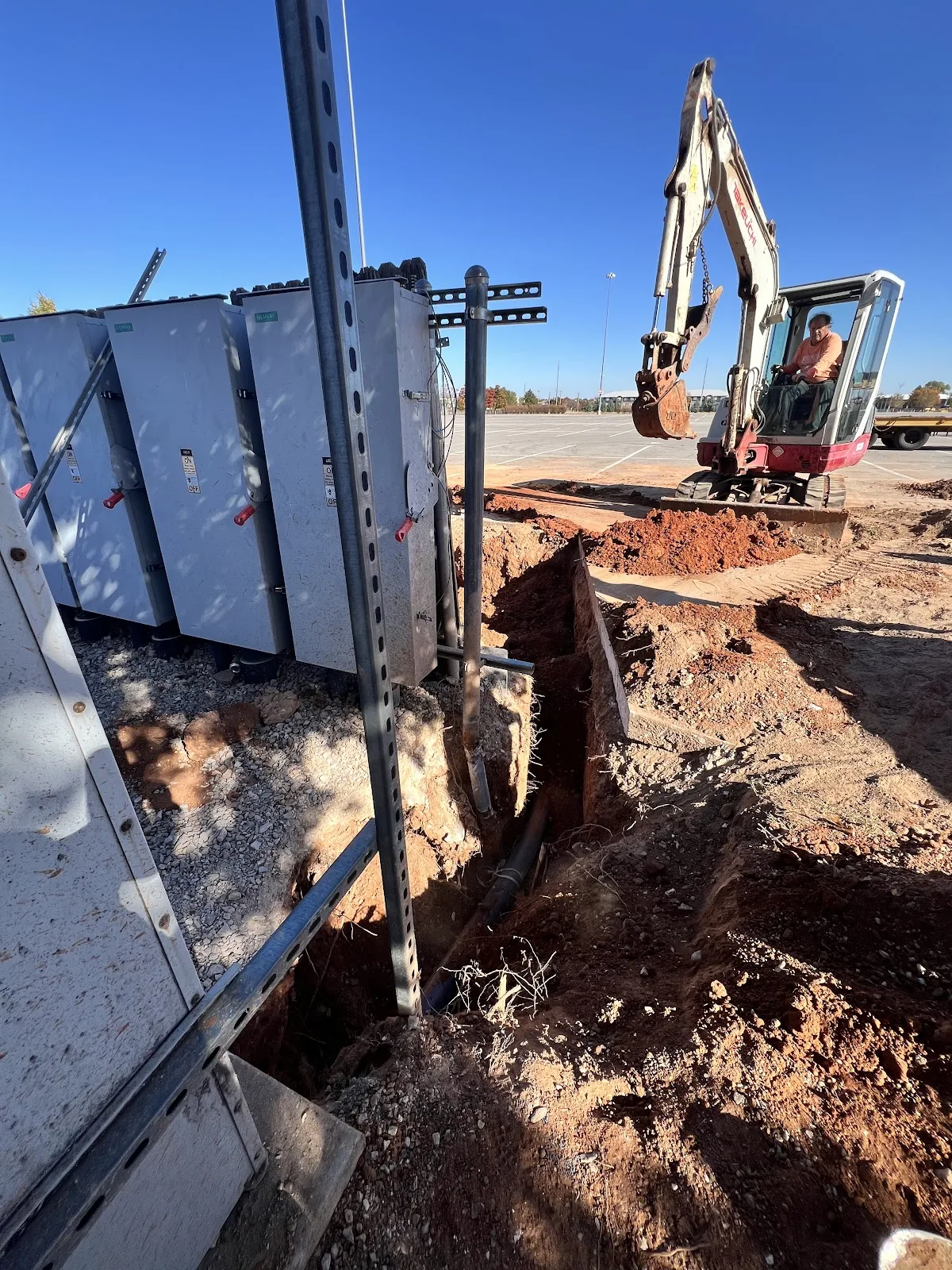 Texas HDD Contractors large scale commercial HDD bore Texas John Deere excavator large diameter pipeline underground utility contractor